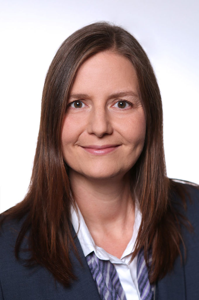 Bestattungshaus Portrait Julia Teammitglied Reinbach